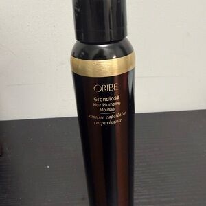Oribe Grandiose Hair Plumping Mousse in Black and Gold